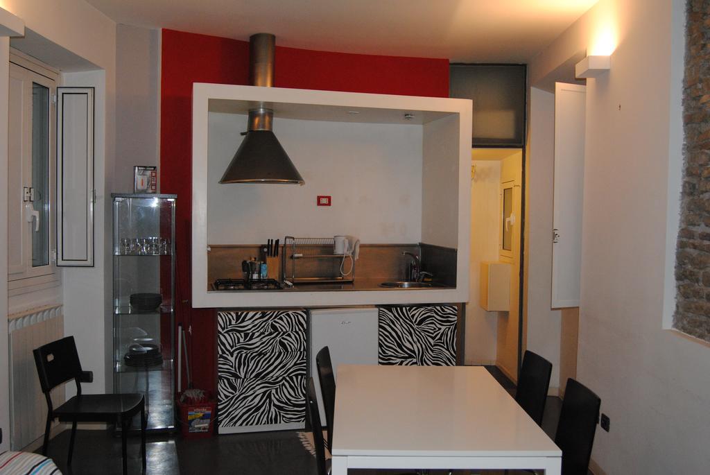 Pantheon White Apartment *