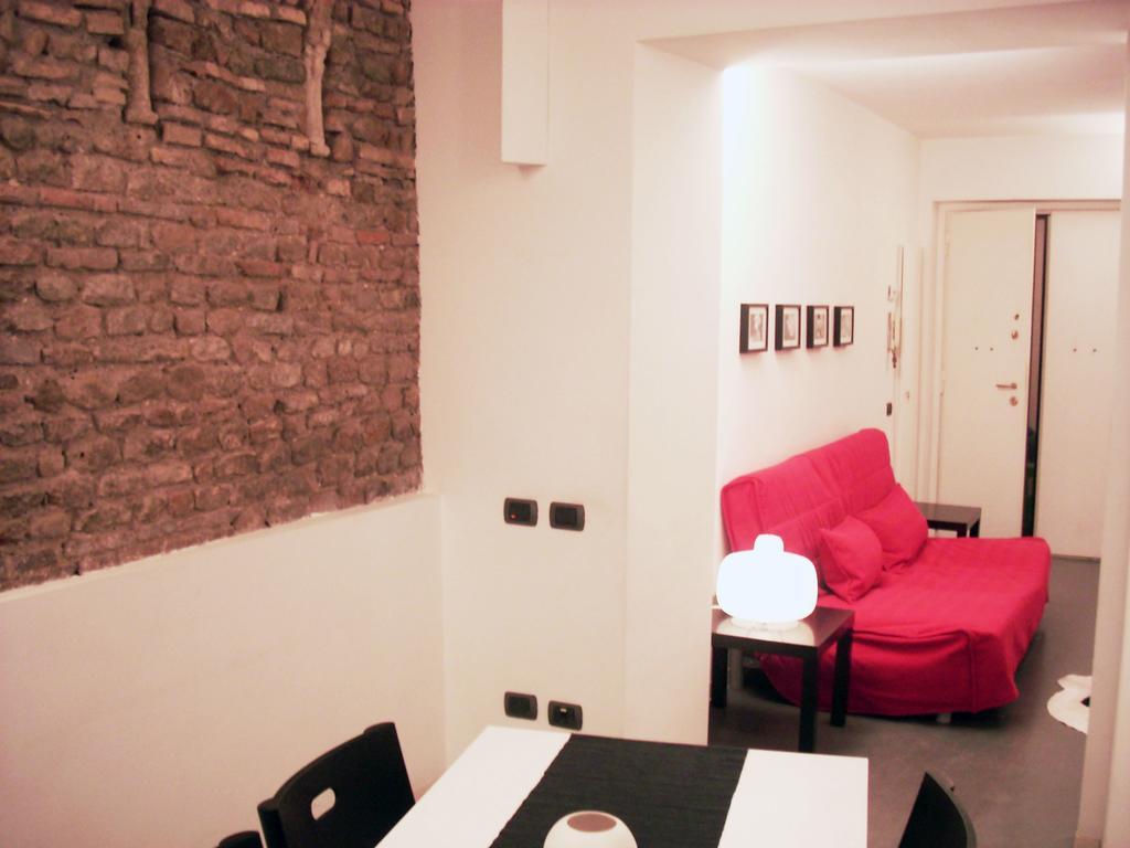 Pantheon White Apartment *