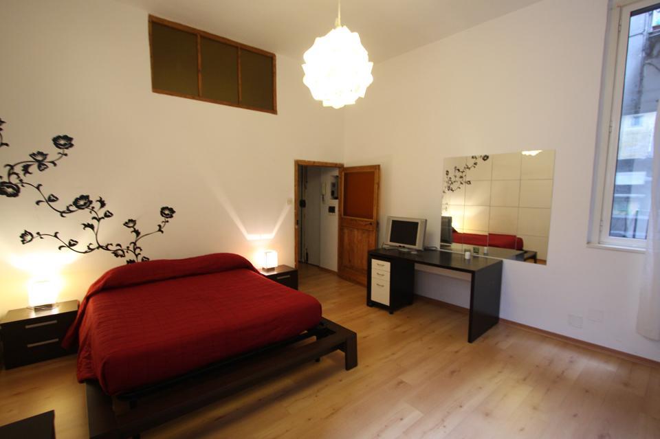 Pantheon White Apartment
