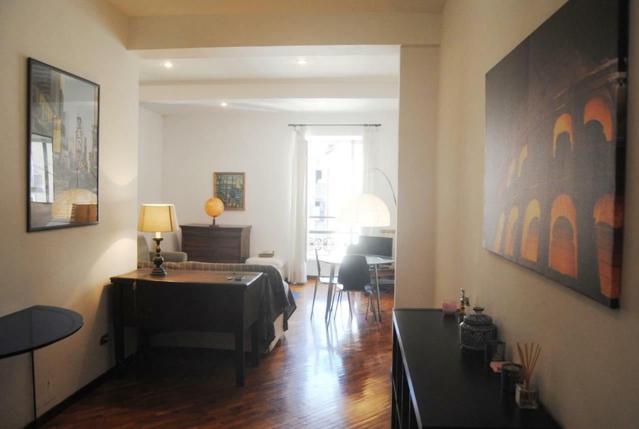 Pantheon White Apartment *