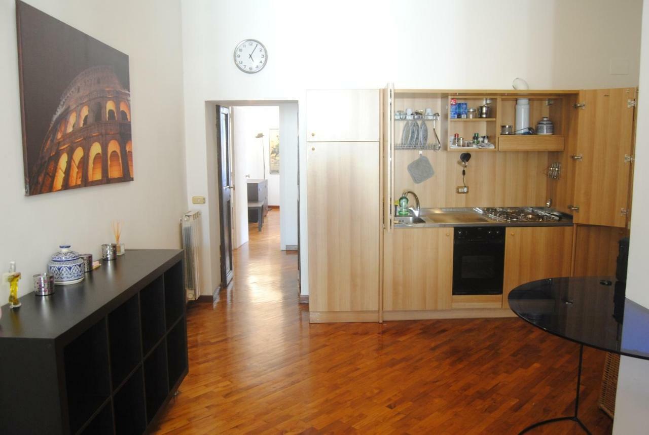 Pantheon White Apartment *