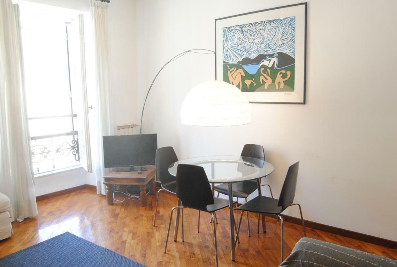 Pantheon White Apartment *